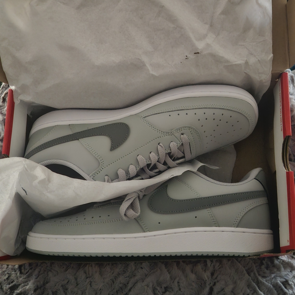 Nike Men's Gray and White Sneakers